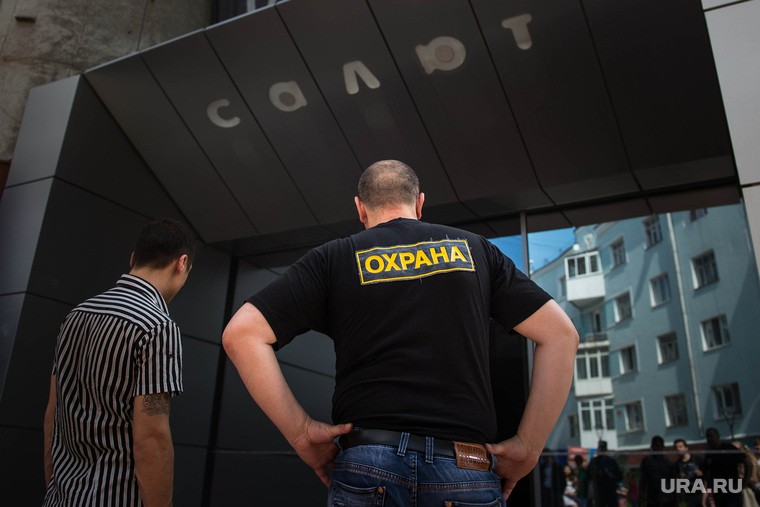 Пресс-конференция по беженцам в ИТАР-ТАСС. Екатеринбург, охрана, кинотеатр салют