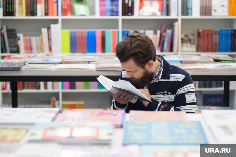 Фестиваль "Остров 90-х". Екатеринбург, книги, чтение, книжный магазин