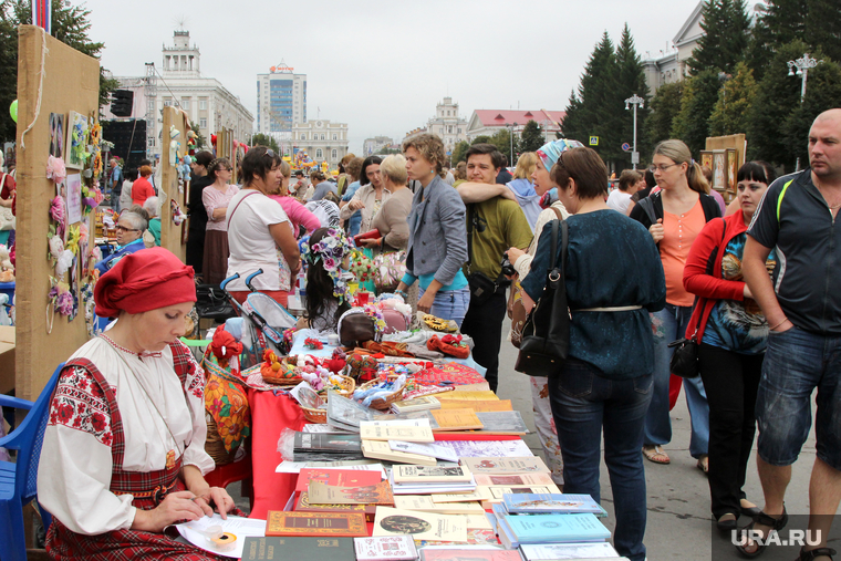 Празднование Дня города.
Курган, ярмарка