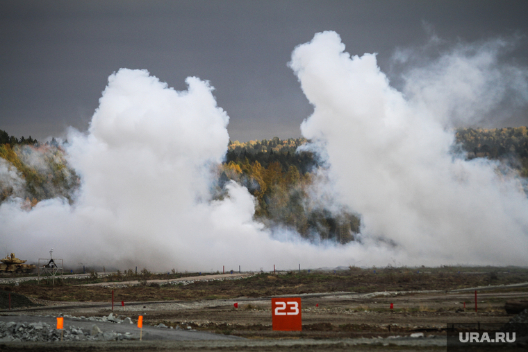 Выставка вооружений Russia Arms Expo-2013. RAE.
Нижний Тагил, дым, военная техника, испытательный полигон
