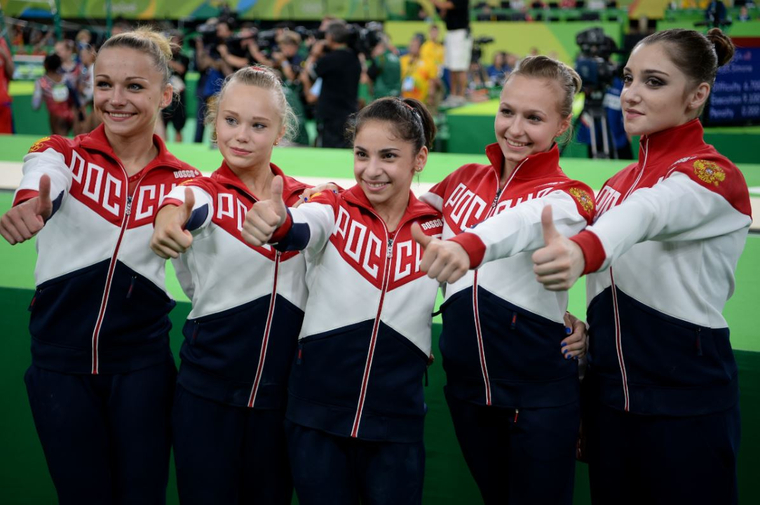 Российские гимнастки показали командный дух на Олимпиаде