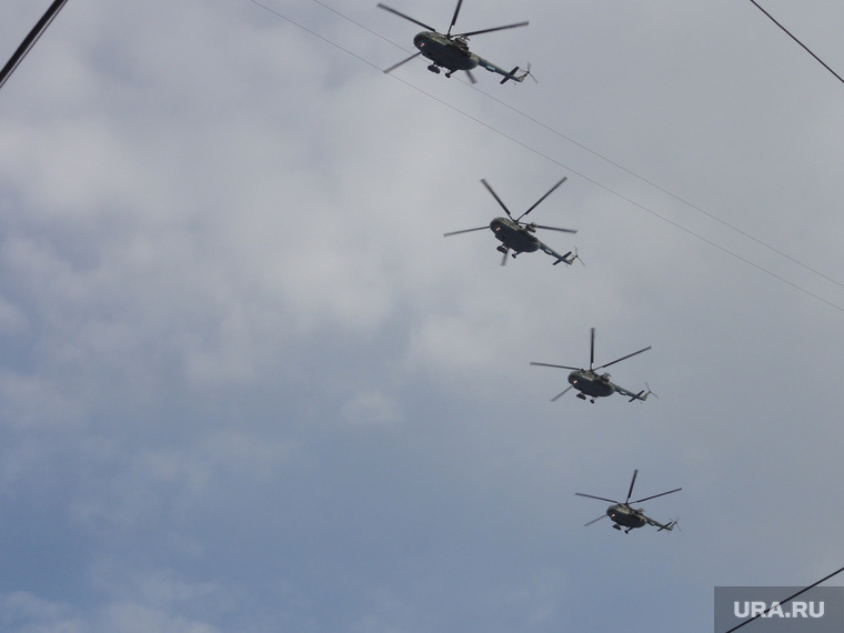 Военная авиация в небе над Екатеринбургом
, вертолет