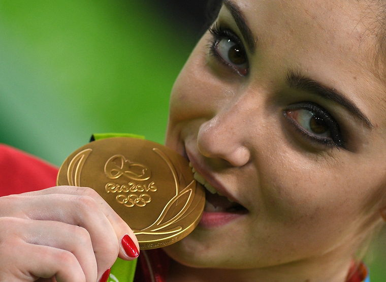 Алия Мустафина стала двукратной олимпийской чемпионкой
