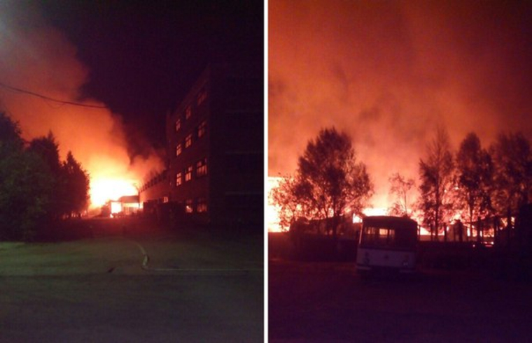 В момент возгорания в цехе находились полсотни человек