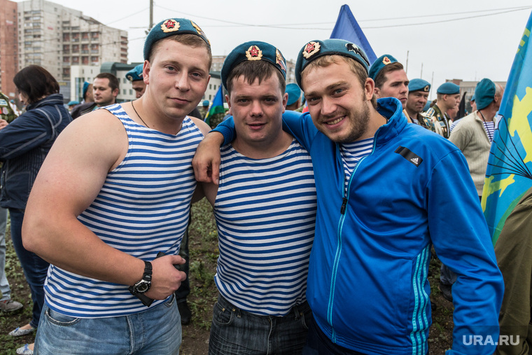 День ВДВ. Магнитогорск, десантники, голубые береты, день вдв, тельняшки