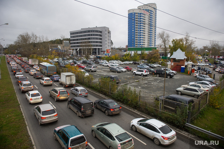 Курбан байрам в мечети Рамазан на ул. Репина, 42. Екатеринбург, пробка, улица репина