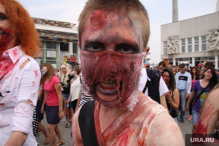 Парад зомби, шествие. Екатеринбург, грим, карнавал, зомби, треш, трэш, монстр