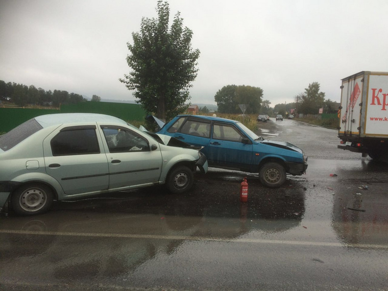«Renault Logan» смял российскую машину
