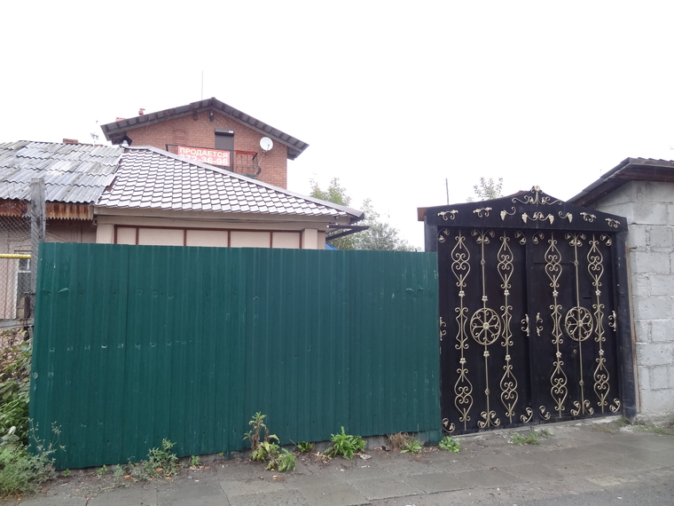 Бой 3 сентября произошел у этих ворот дома по улице Депутатской