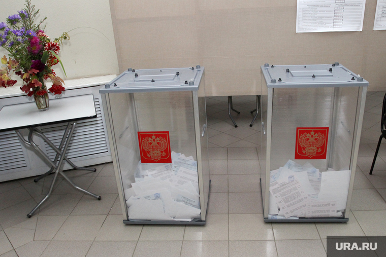 Выборы в единый день голосования на избирательном участке №118.
Курган, подсчет бюллетеней, топ, избирательный участок, урна для голосования, выборы 2024