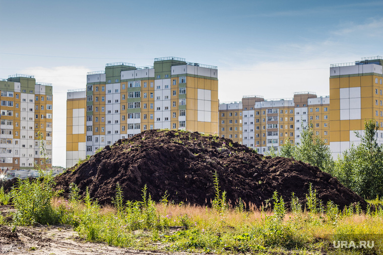 Недостроенные садики. Стройка.
Нижневартовск, куча земли, новостройки