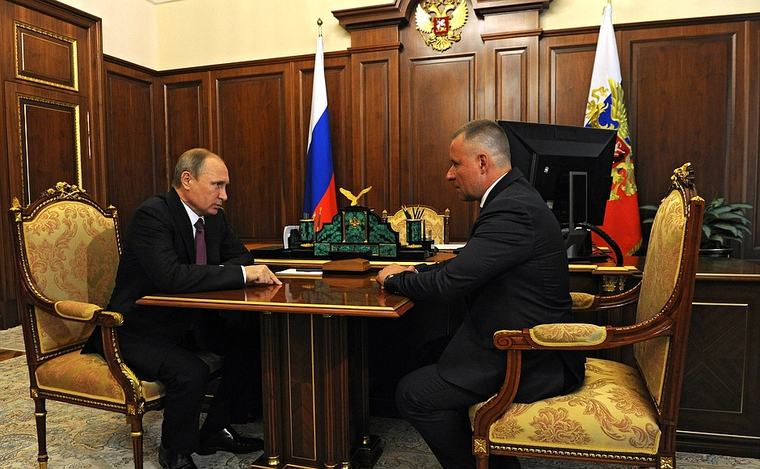 Зиничев (справа) возглавил Калининградскую область 28 июля 2016 года