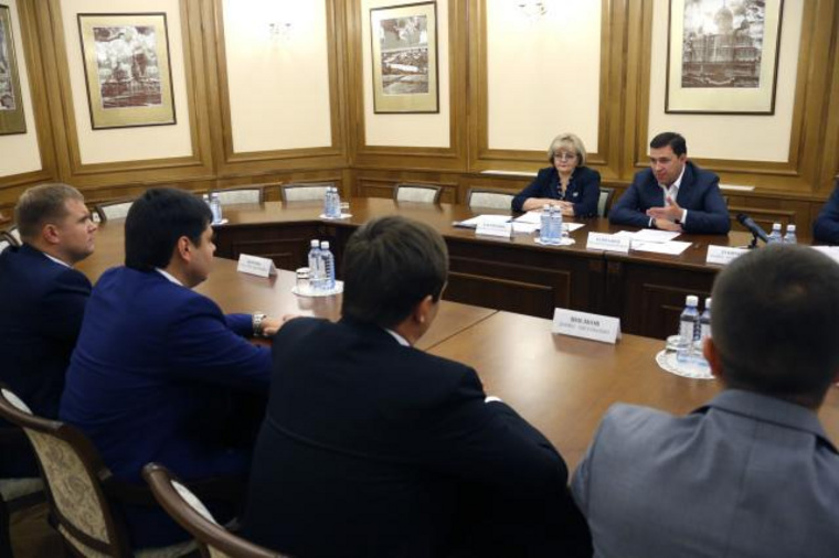 Представители ЛДПР пришли на встречу с губернатором в полном составе во главе с депутатами Госдумы