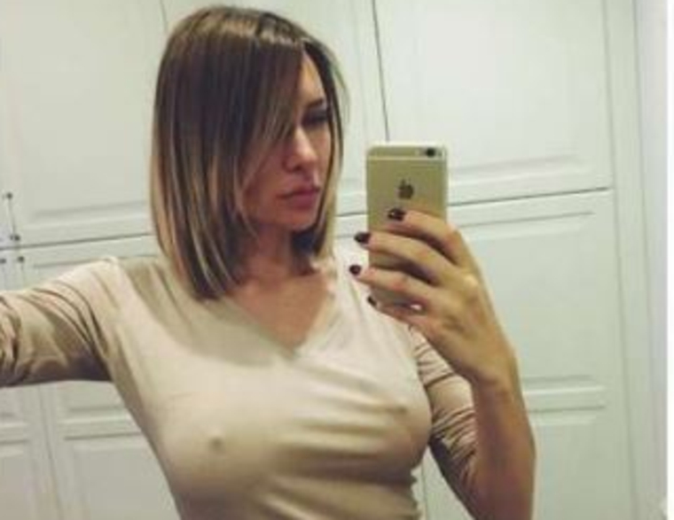 Элина Камирен показала подписчикам соски