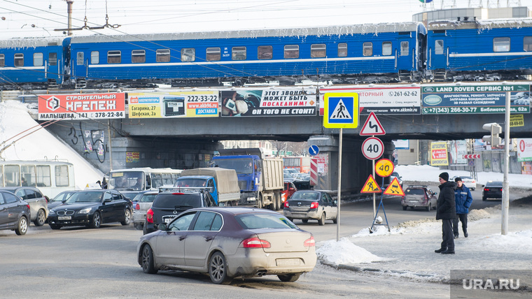 После потопа на Малышева-Восточная. Екатеринбург, железнодорожный мост, перекресток малышева восточная