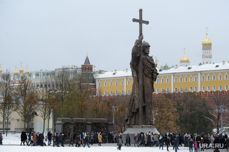 Памятник князю Владимиру. Москва, кремль, боровицкая площадь