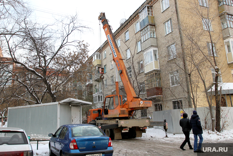 Аварийный дом Красина 66
Курган, аварийный дом, строительный кран, улица красина66