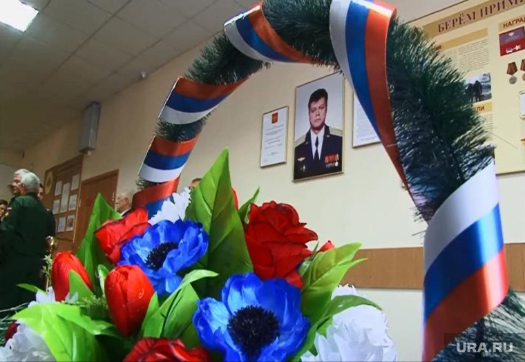 Летчик Су-24 Олег Пешков погиб Сирия навечно зачислен в суворовцы 