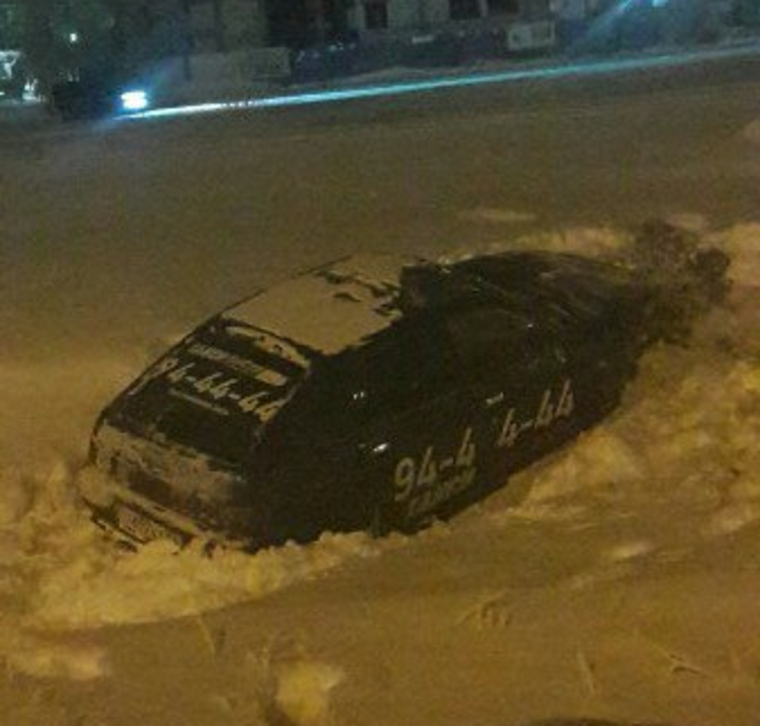 Машина такси попала в ДТП В Новом Уренгое