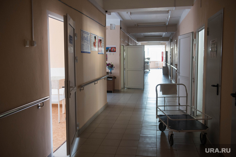 Артинская центральная районная больница. Арти, коридор больницы, больница
