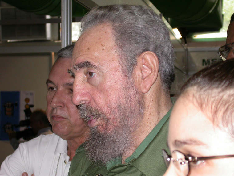 Фидель Кастро поблагодарил уральцев за спасение жизни новорожденной малышки