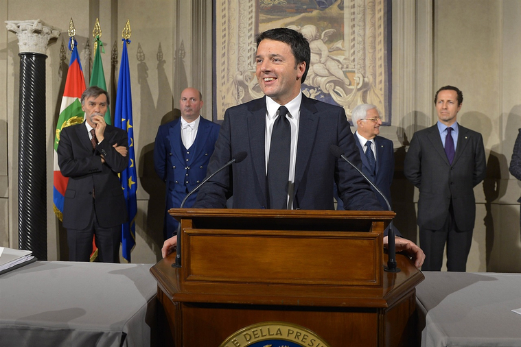Маттео Ренци не дают уйти  в отставку из-за непринятого бюджета Италии