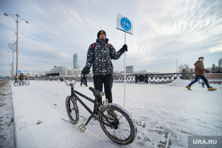Даже в мороз можно кататься на велосипеде (архивное фото)