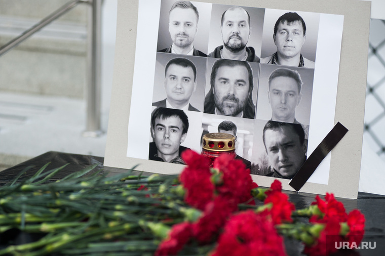 Возложение цветов в память погибшим журналистам. Екатеринбург, возложение цветов, погибшие журналисты