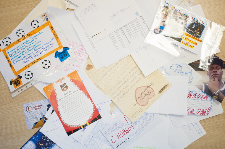 Свои письма футбольному Деду Морозу отправили несколько сотен уральцев