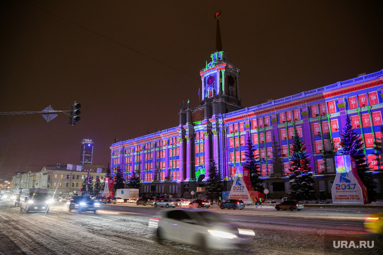 В гордуме Екатеринбурга перед Новым годом качали стрелялку, комедию со Светлаковым и «День выборов-2»