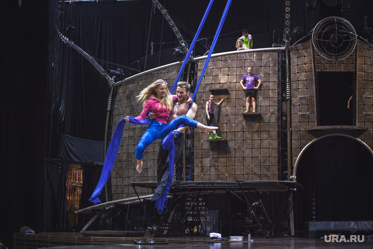 Репетиция цирка Дю Солей. Cirque du Soleil. Челябинск, цирк, воздушные гимнасты, акробат