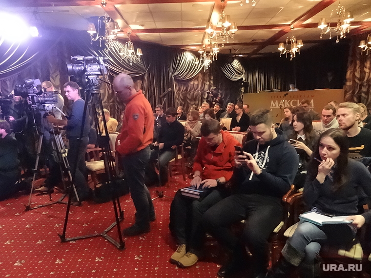 В кафе «Максим» — аншлаг: послушать Новикова пришли журналисты почти всех екатеринбургских СМИ