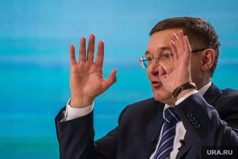 Якушев, итоговая пресс-конференция 2016 года. Тюмень, якушев владимир, портрет, жест двумя руками