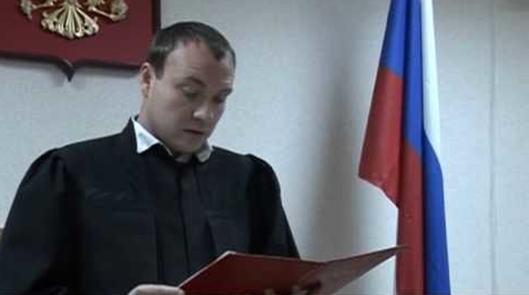 Максим Виноградов воспользовался судейским статусом и сбежал за границу