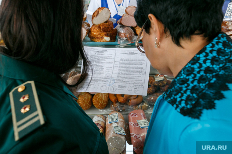 Проверка санкционных продуктов на Шарташском рынке. Екатеринбург, проверка, мясные изделия