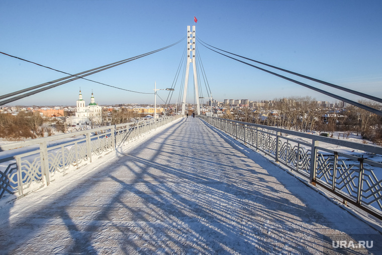 Мост влюбленных в тюмени зимой