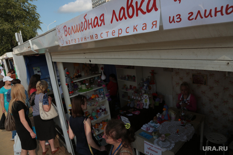 Фестивальный городок. "Белые ночи в Перми" 2014, лавка сувениров, уличная торговля
