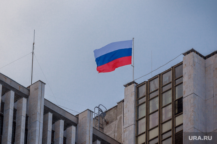 Флаг на здании Правительства. Екатеринбург, здание правительства со, флаг россии