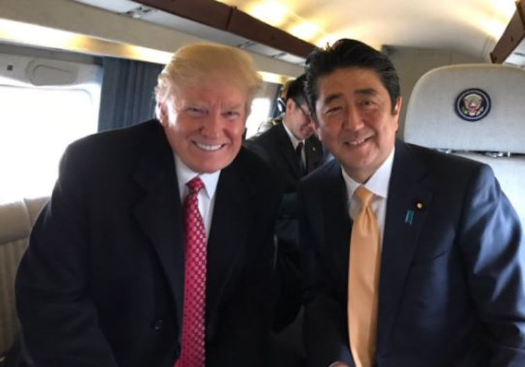 Дональд Трамп и Синдзо Абэ держат в секрете решение по антироссийским санкциям