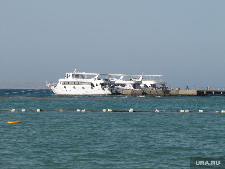 Египет, отдых туристов, море, причал, яхта
