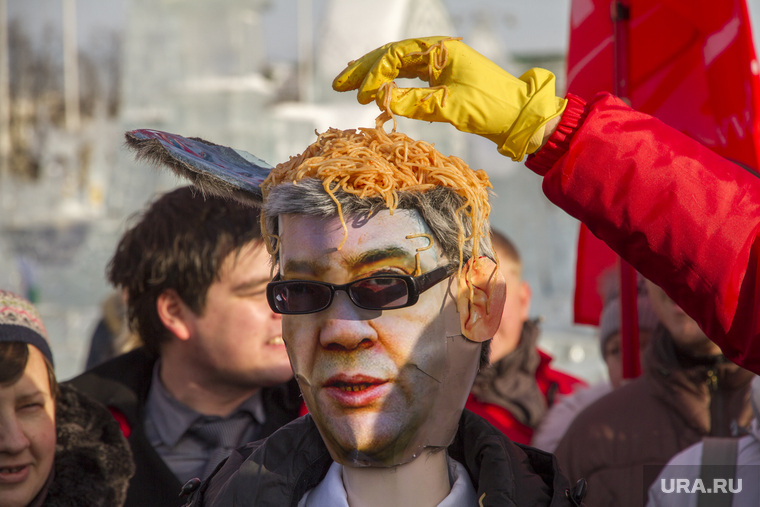 Митинг Дети Войны против сноса памятника Орден Ленина. Мозги - Якобу.
Екатеринбург, чучело якоба, лапша, кпрф, мозги