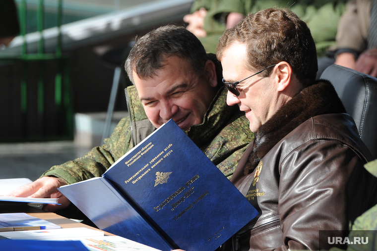 Учения на Чебаркульском полигоне. Архив. Челябинск., сердюков анатолий, медведев дмитрий
