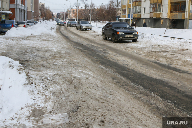 Очистка от снега центральных улиц города перед Советом безопасности.
Курган.