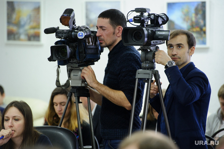 Пресс-конференция по новой транспортной схеме. Екатеринбург, сми, операторы, видеокамеры, 4канал