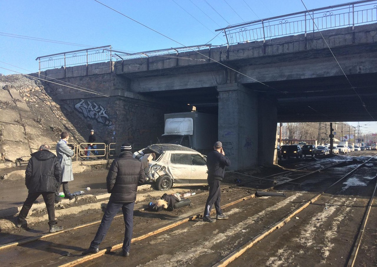 Пострадавшую извлекли из машины, прежде чем приехали врачи