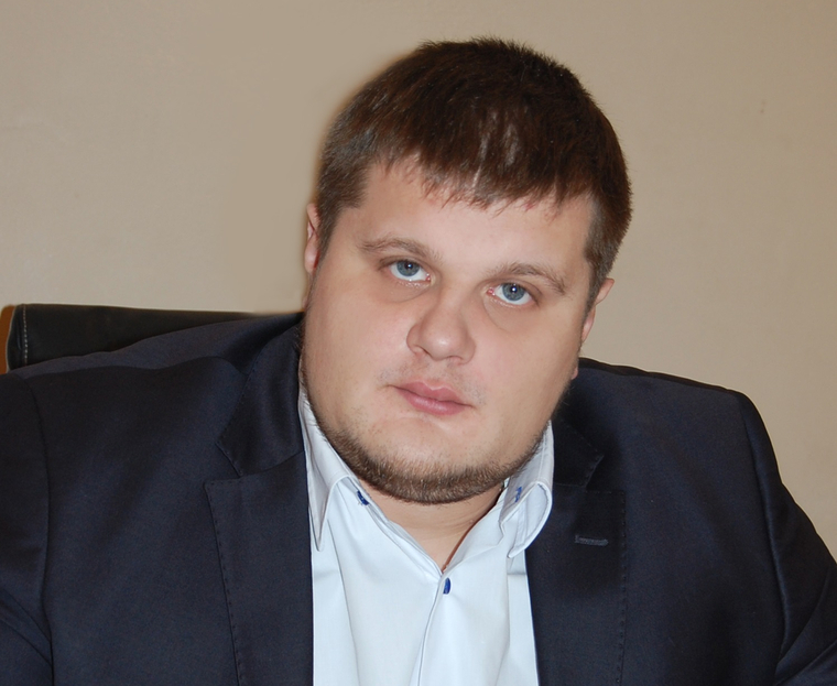 Антон Крылов, директор УК ЖКХ Орджоникидзевского района предлагает фонду страховать свою деятельность: это позволит фонду отвечать за некачественно сделанные ремонтные работы