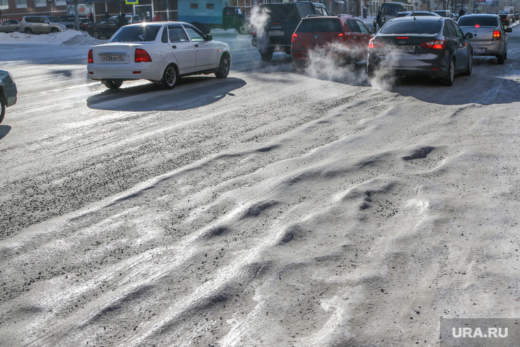 Проблемы уборки дорог от снега  в Кургане
, улица гоголя, наледь на дороге