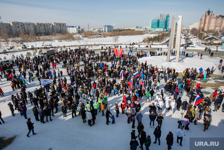 Митинг посвященный присоединению Крым к России. Сургут, площадь сургу