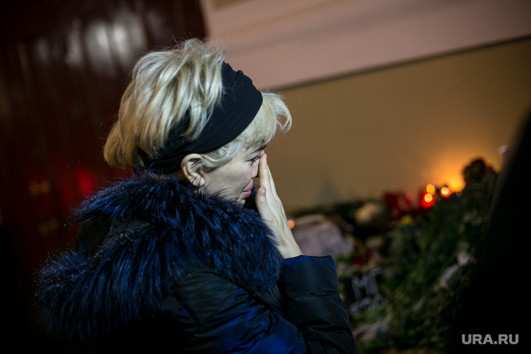 Мемориалы после крушения ТУ-154 в небе над Сочи. Концертный зал Александрова. Офис доктора Лизы. Москва, родственники погибших