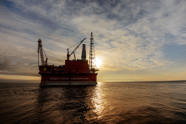 Открытая лицензия на 30.07.2015. Добыча нефти и газа, море, нефтедобыча, нефтяная платформа, печорское море